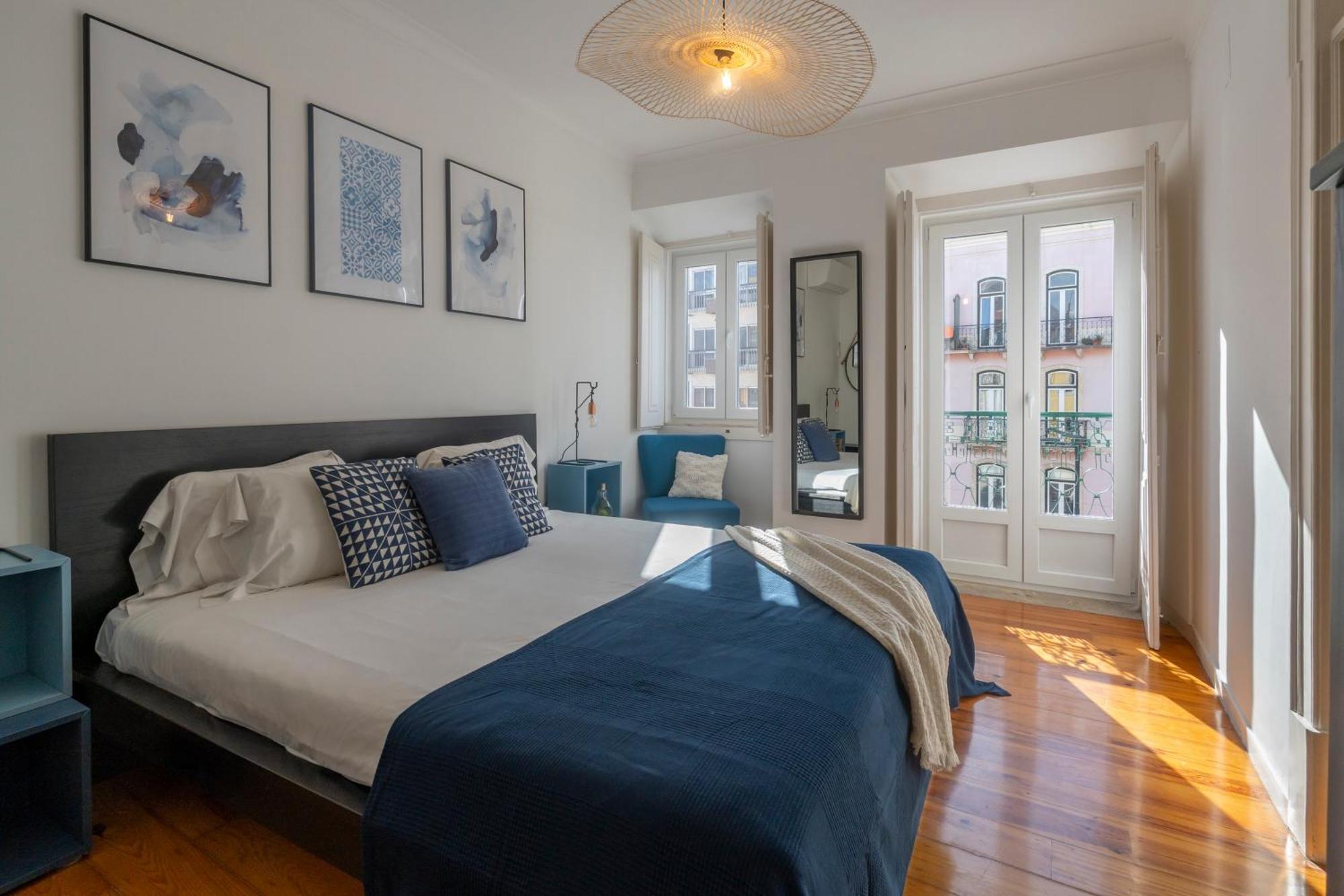Superb Apartments Overlooking Graca In Lisbon Luaran gambar