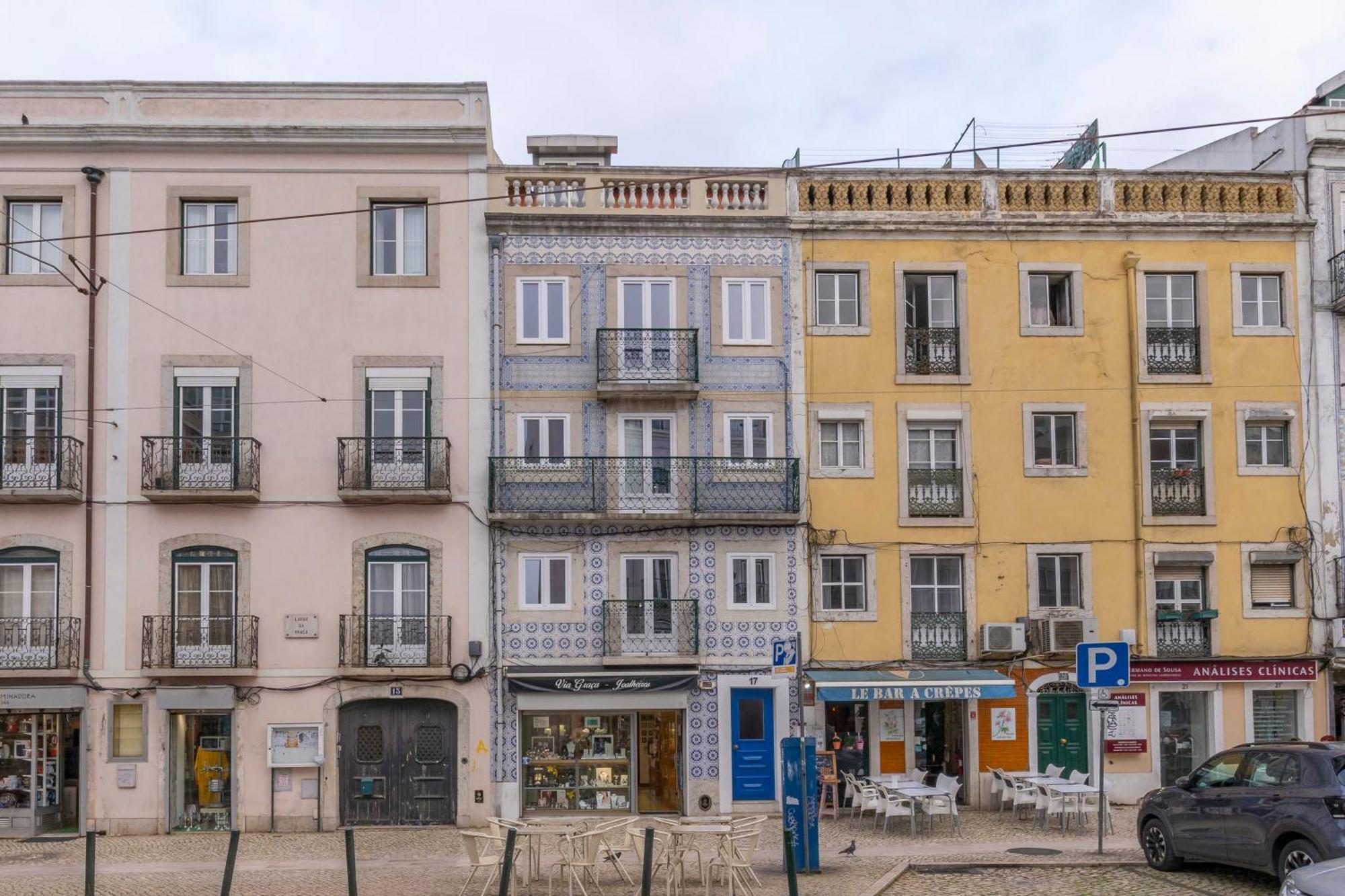 Superb Apartments Overlooking Graca In Lisbon Luaran gambar