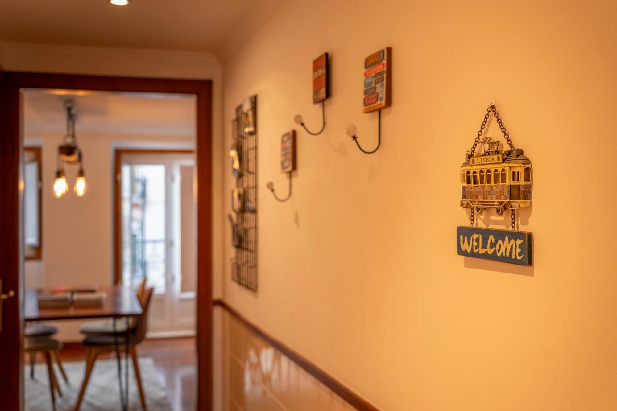 Superb Apartments Overlooking Graca In Lisbon Bilik gambar