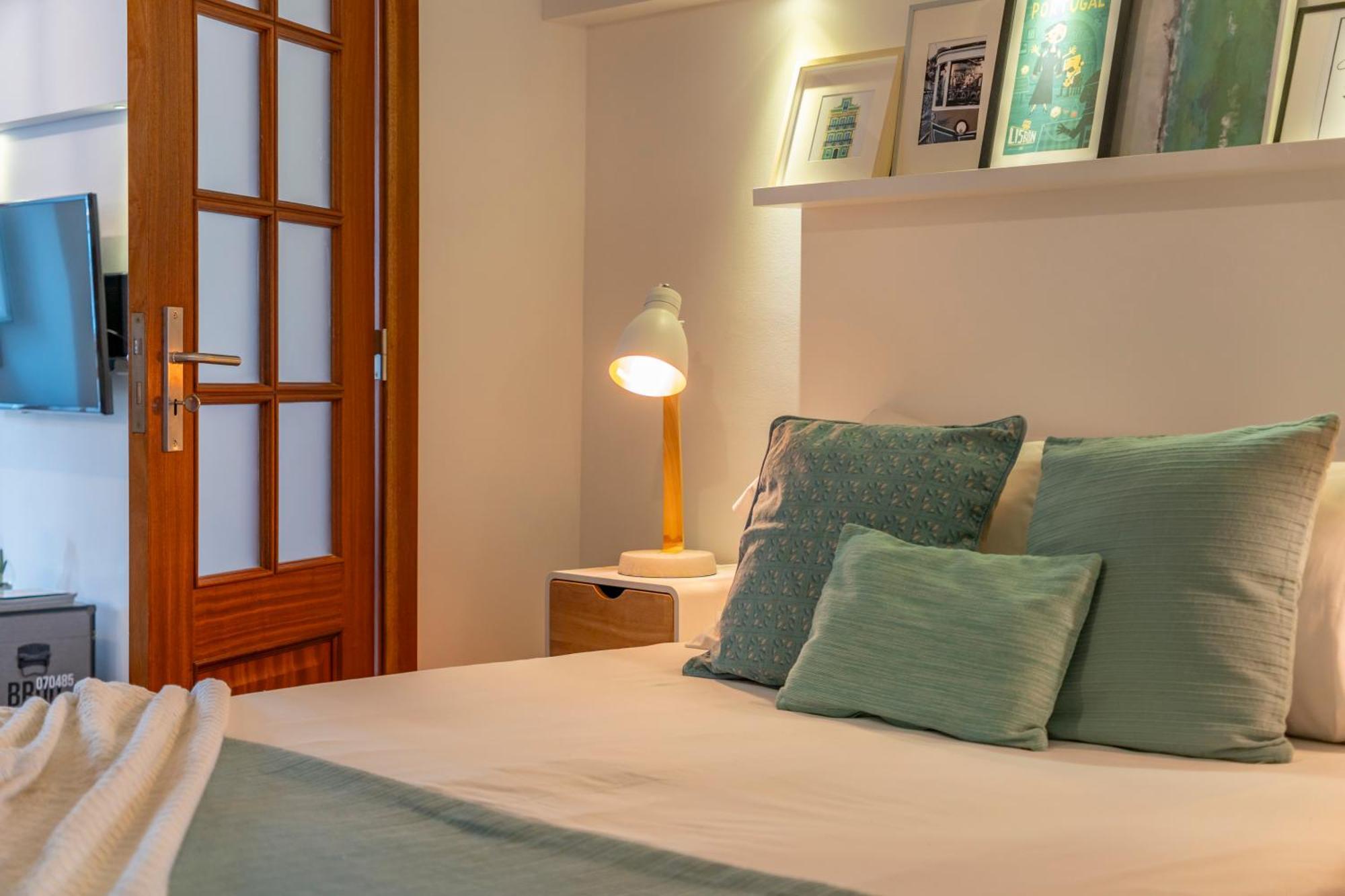 Superb Apartments Overlooking Graca In Lisbon Bilik gambar