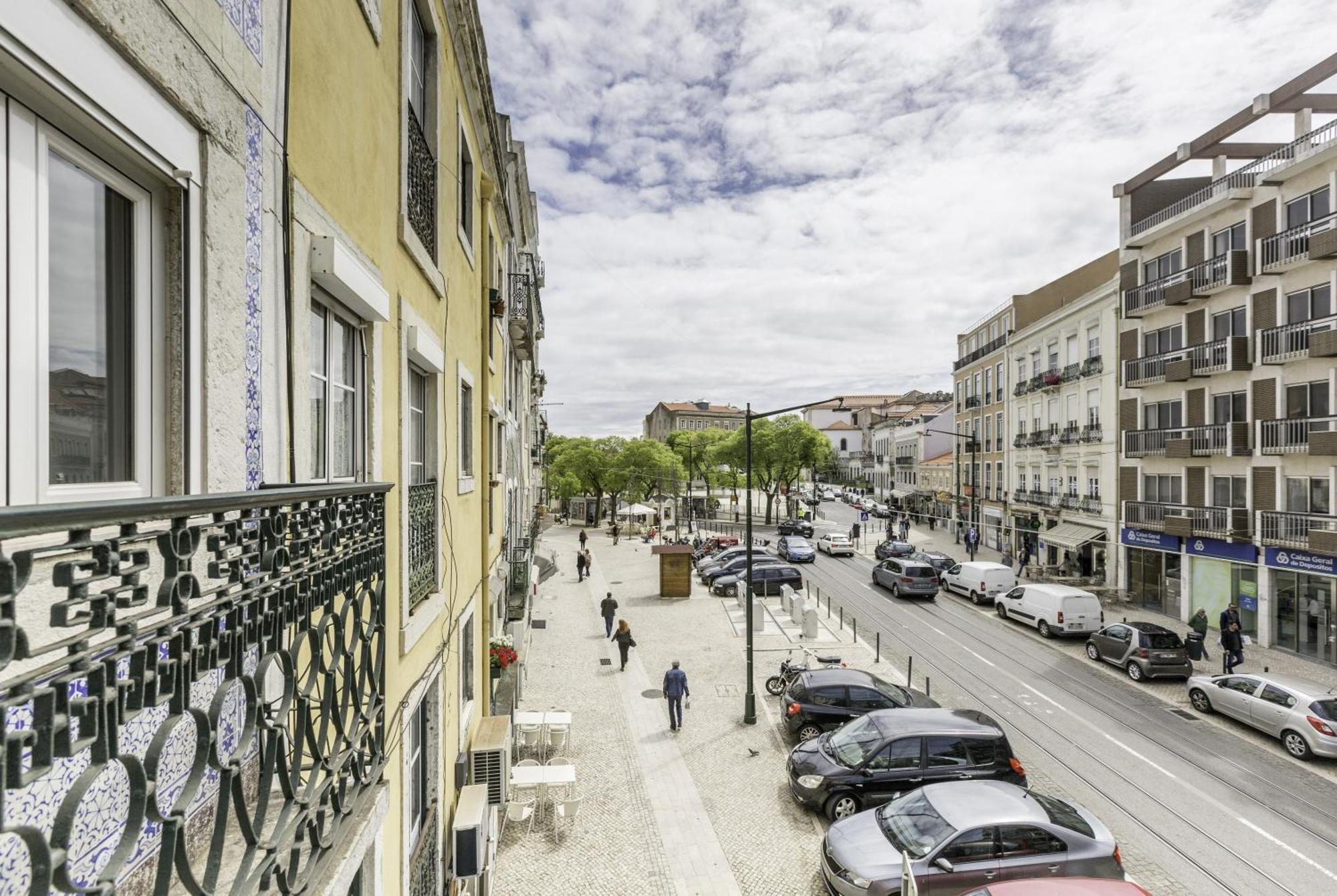 Superb Apartments Overlooking Graca In Lisbon Bilik gambar
