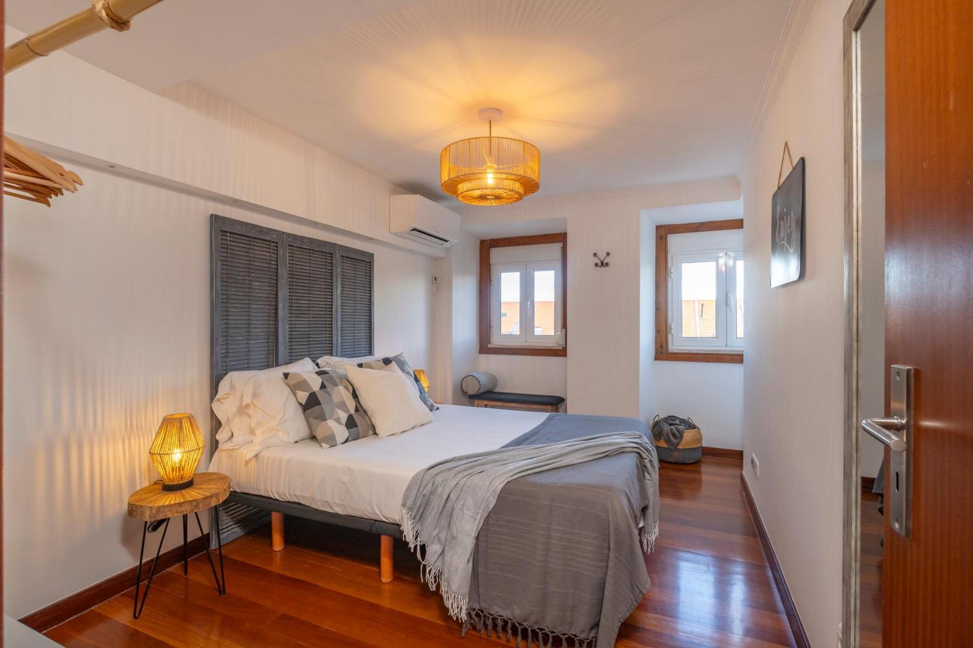 Superb Apartments Overlooking Graca In Lisbon Luaran gambar