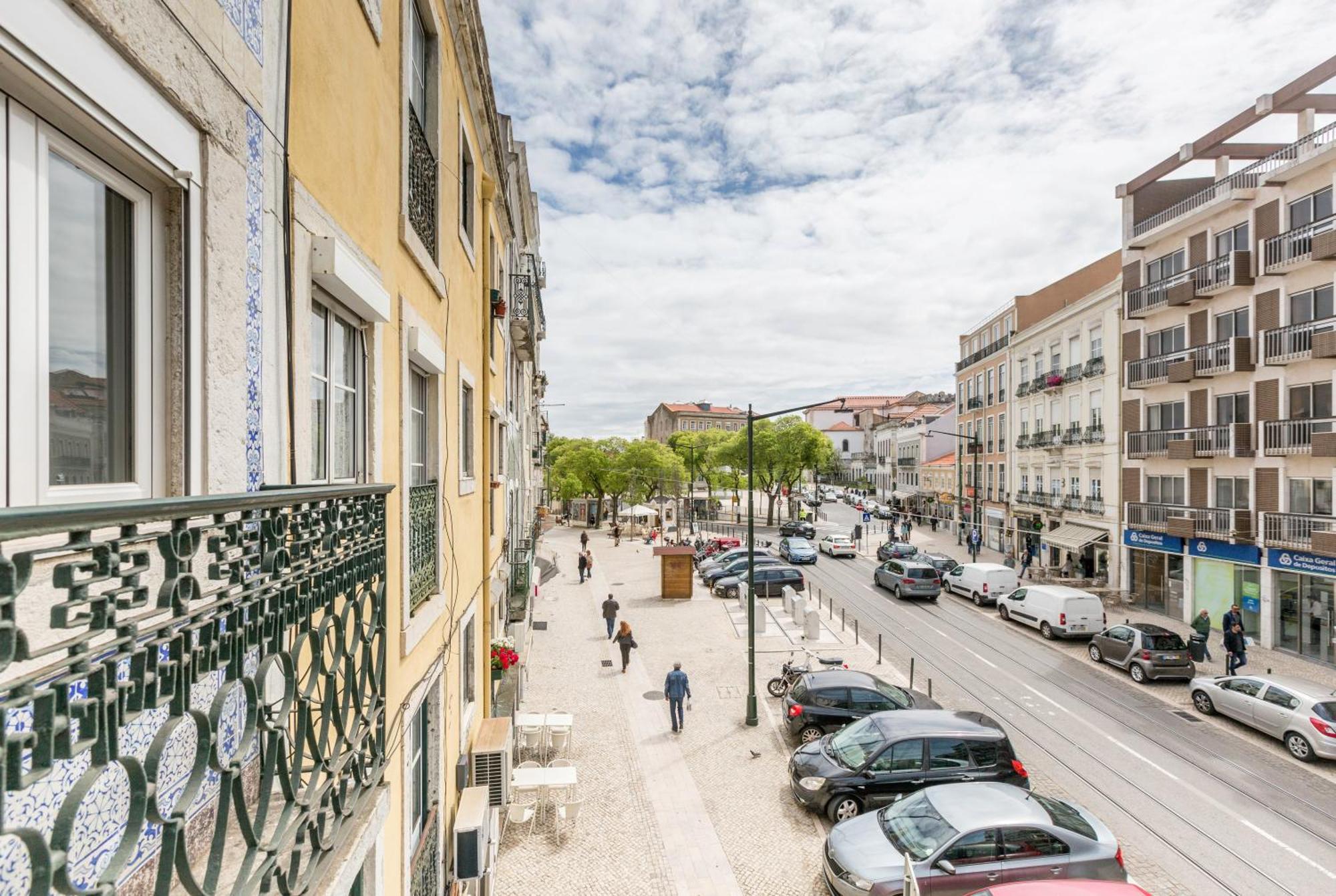 Superb Apartments Overlooking Graca In Lisbon Luaran gambar