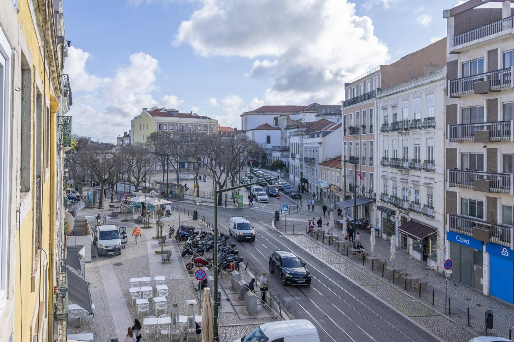 Superb Apartments Overlooking Graca In Lisbon Bilik gambar