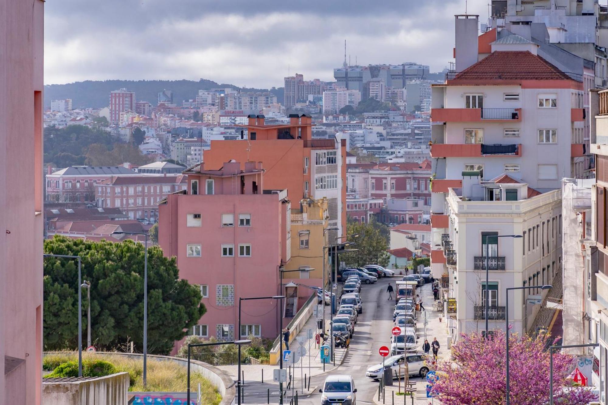 Superb Apartments Overlooking Graca In Lisbon Luaran gambar
